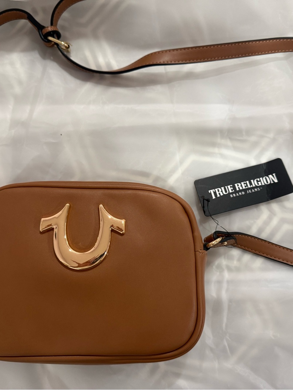 NWT True Religion Horseshoe Logo Camera Crossbody Bag – Camel / Tan
